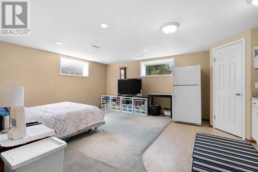 2140 Halifax Crescent Nw, Calgary, Alberta  T2M 4C7 - Photo 31 - A2244819