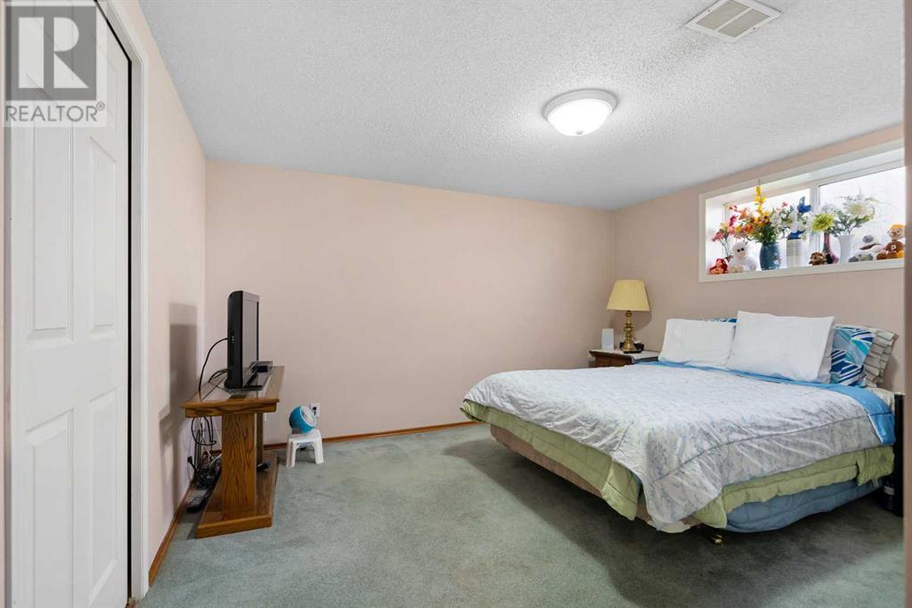 2140 Halifax Crescent Nw, Calgary, Alberta  T2M 4C7 - Photo 36 - A2244819