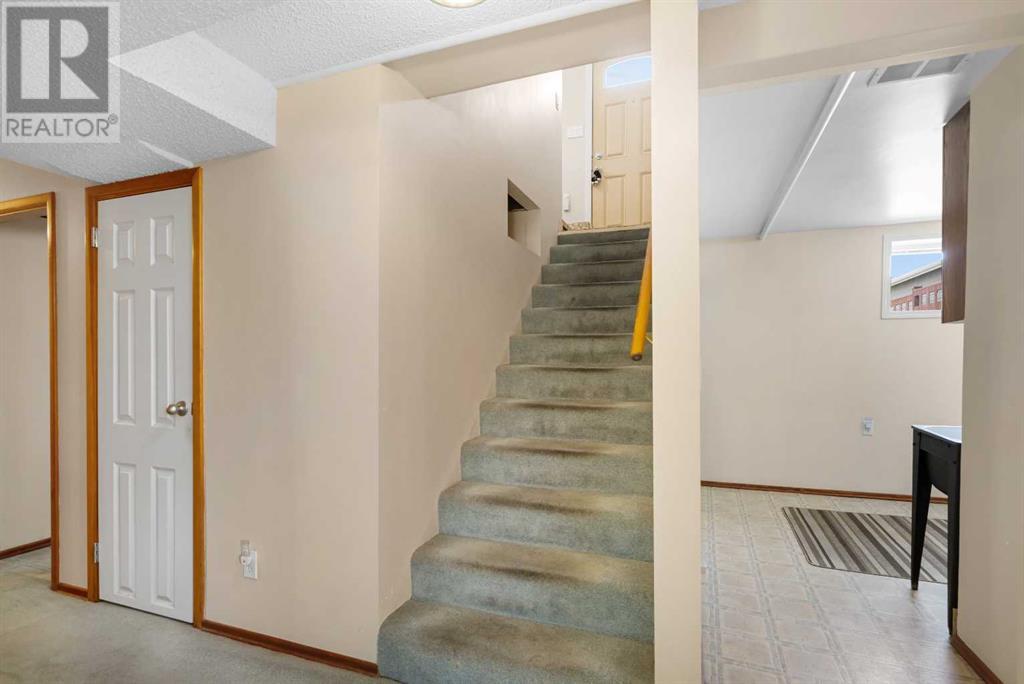 2140 Halifax Crescent Nw, Calgary, Alberta  T2M 4C7 - Photo 28 - A2244819