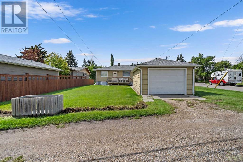 2140 Halifax Crescent Nw, Calgary, Alberta  T2M 4C7 - Photo 39 - A2244819