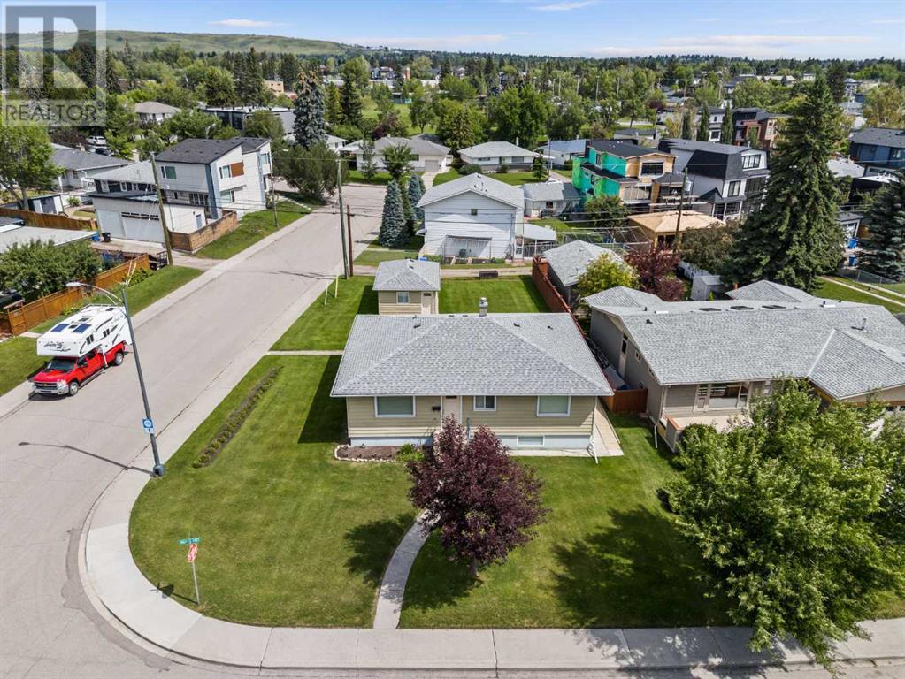2140 Halifax Crescent Nw, Calgary, Alberta  T2M 4C7 - Photo 4 - A2244819