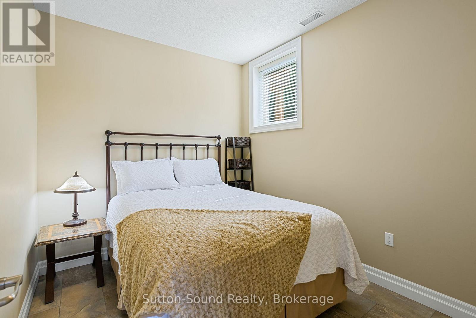 110 Sunset Boulevard, Georgian Bluffs, Ontario  N0H 2T0 - Photo 6 - X12049217