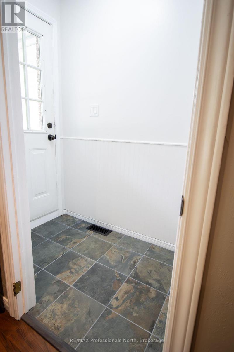 36 B Spencer Street, Bracebridge, Ontario  P1L 1E1 - Photo 3 - X12246615