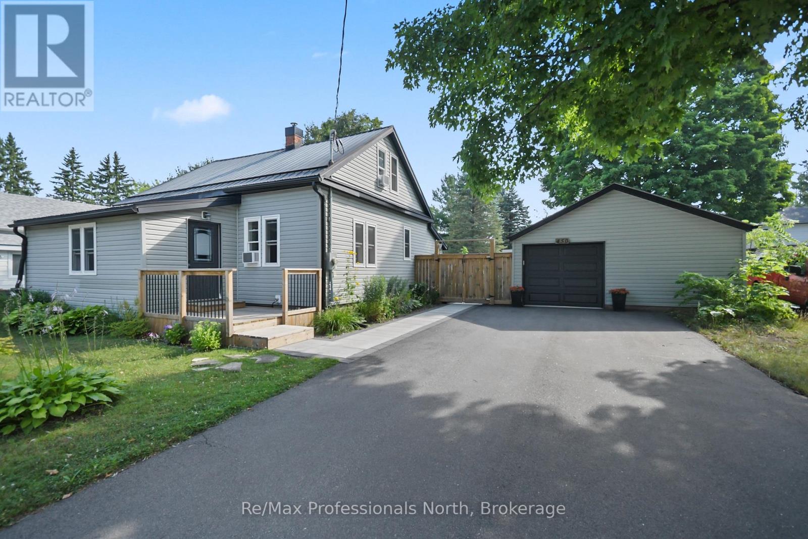 Property at 450 MARY STREET N image 1
