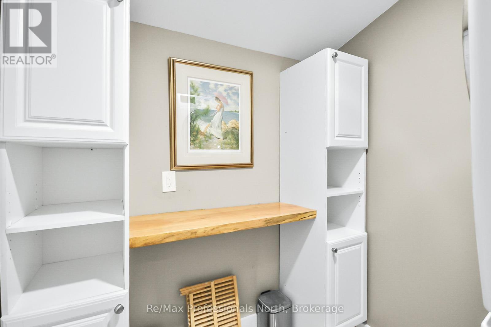 Property at 450 MARY STREET N image 3