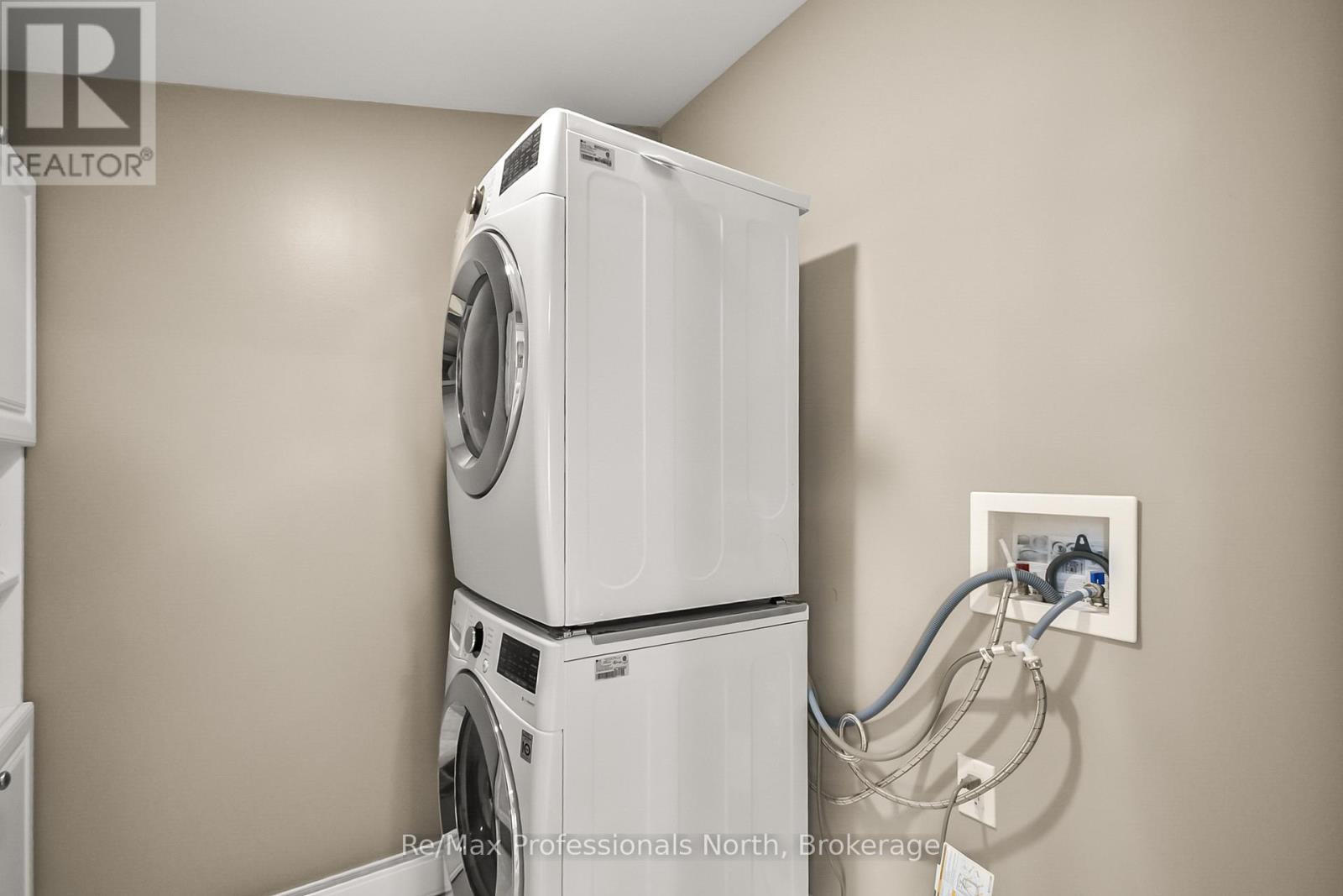 Property at 450 MARY STREET N image 4