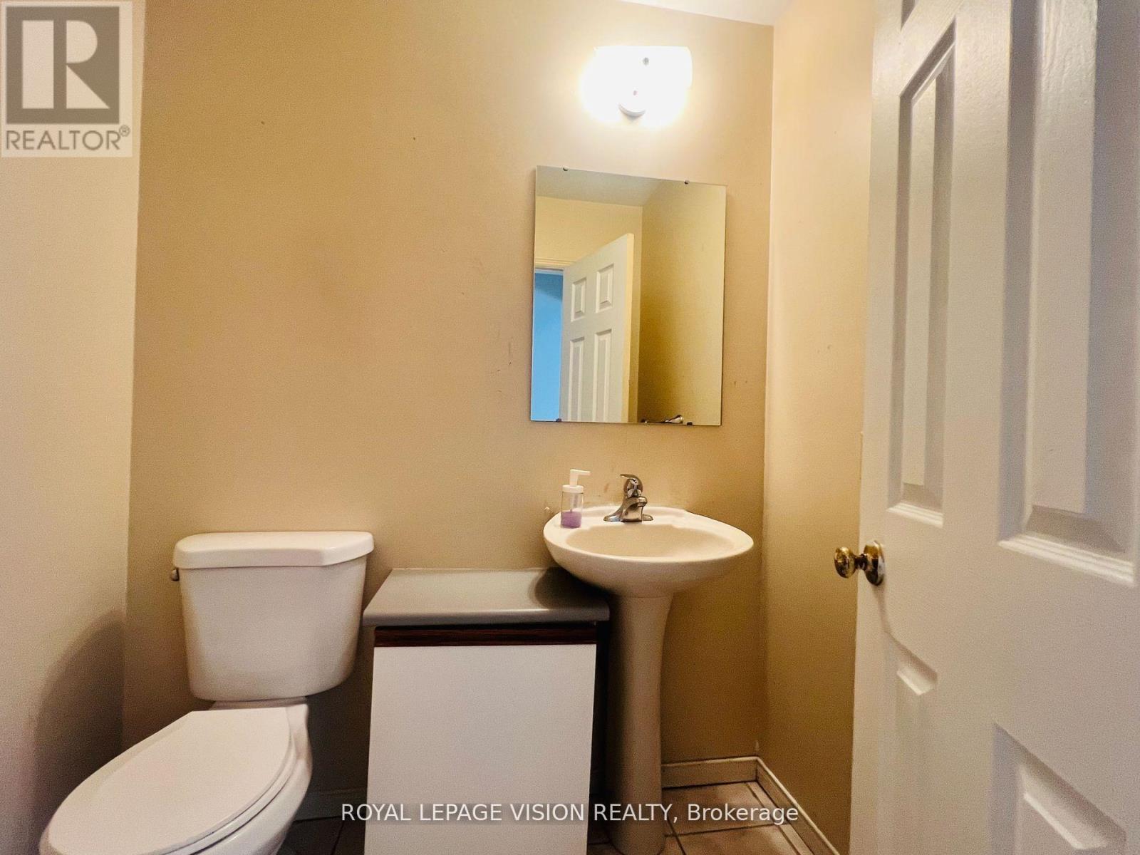 Upper - 2 Glenheather Terrace, Toronto, Ontario  M1B 5H3 - Photo 13 - E12319748