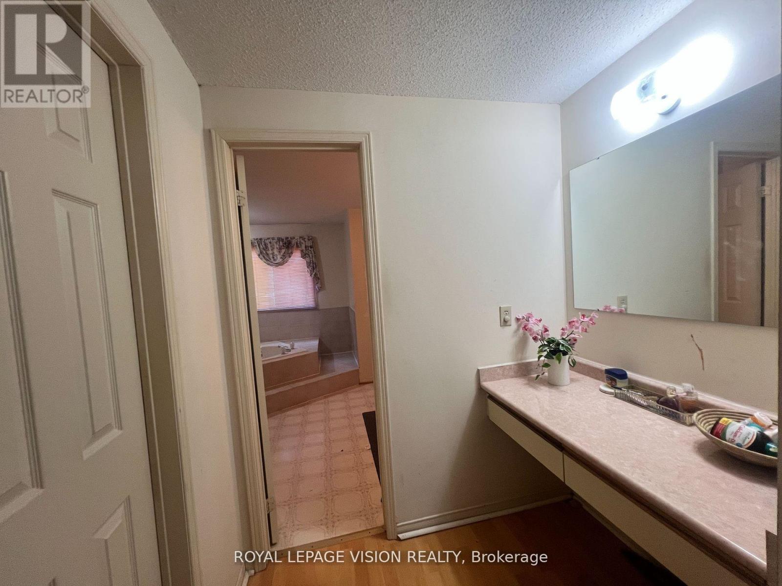 Upper - 2 Glenheather Terrace, Toronto, Ontario  M1B 5H3 - Photo 18 - E12319748