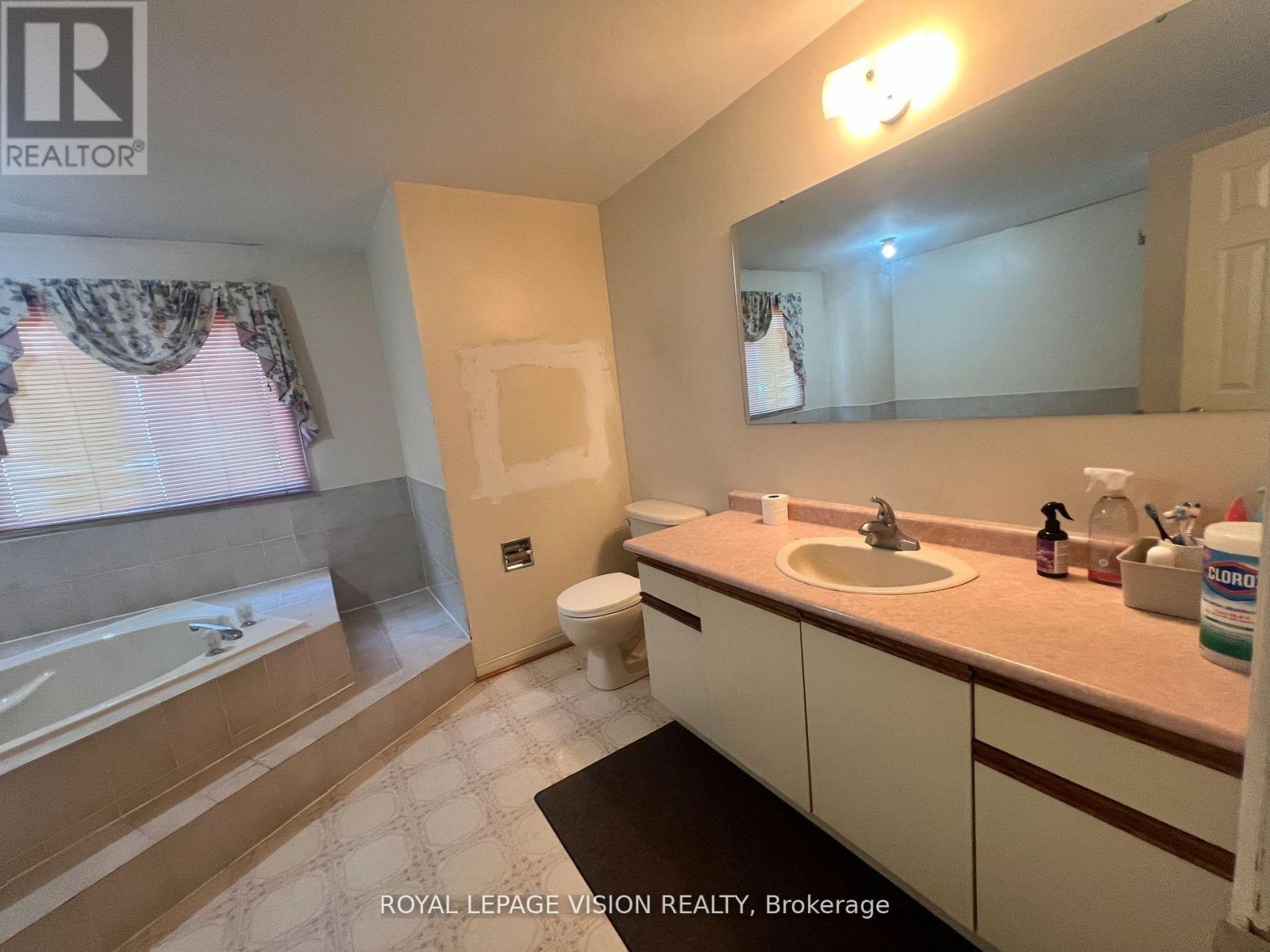 Upper - 2 Glenheather Terrace, Toronto, Ontario  M1B 5H3 - Photo 20 - E12319748