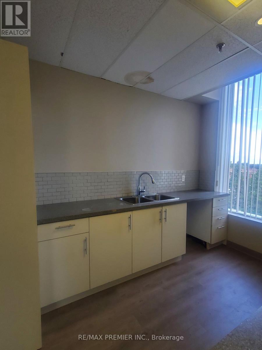 212 - 10909 Yonge Street, Richmond Hill, Ontario  L4C 3E3 - Photo 11 - N12319805