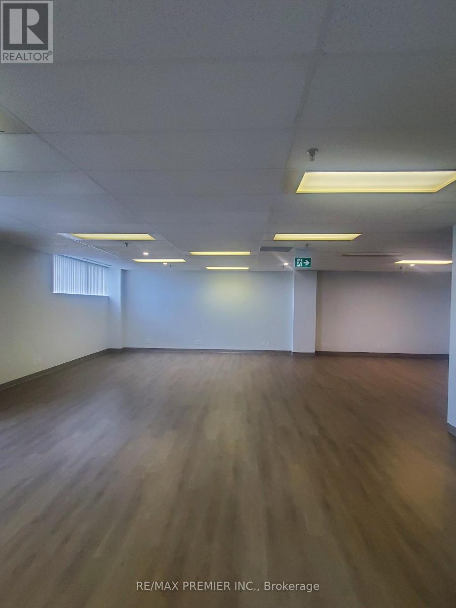 212 - 10909 Yonge Street, Richmond Hill, Ontario  L4C 3E3 - Photo 3 - N12319805