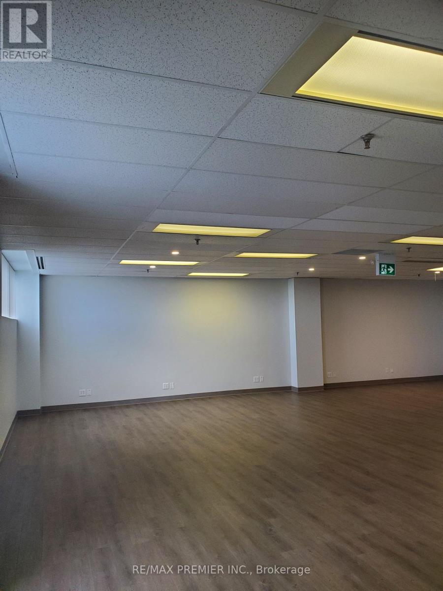 212 - 10909 Yonge Street, Richmond Hill, Ontario  L4C 3E3 - Photo 5 - N12319805