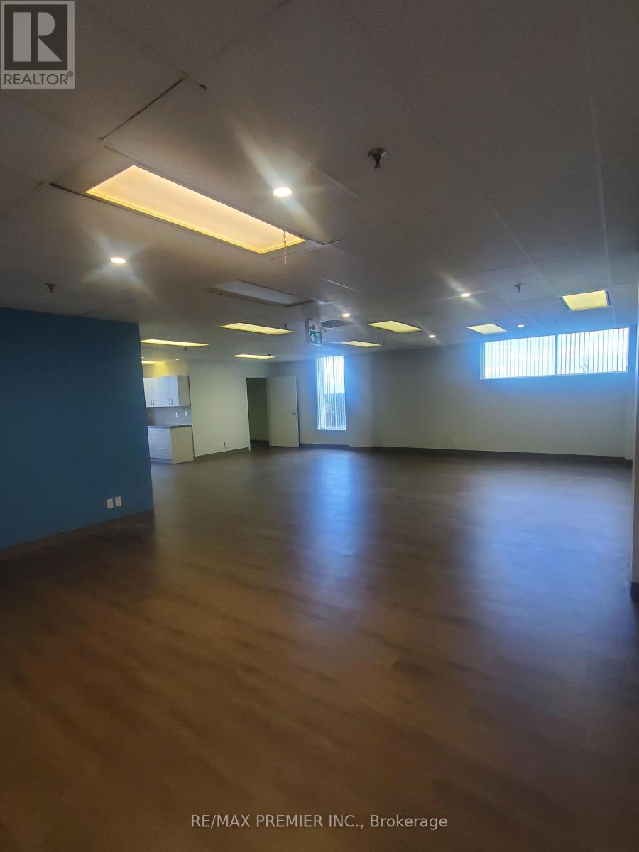 212 - 10909 Yonge Street, Richmond Hill, Ontario  L4C 3E3 - Photo 7 - N12319805