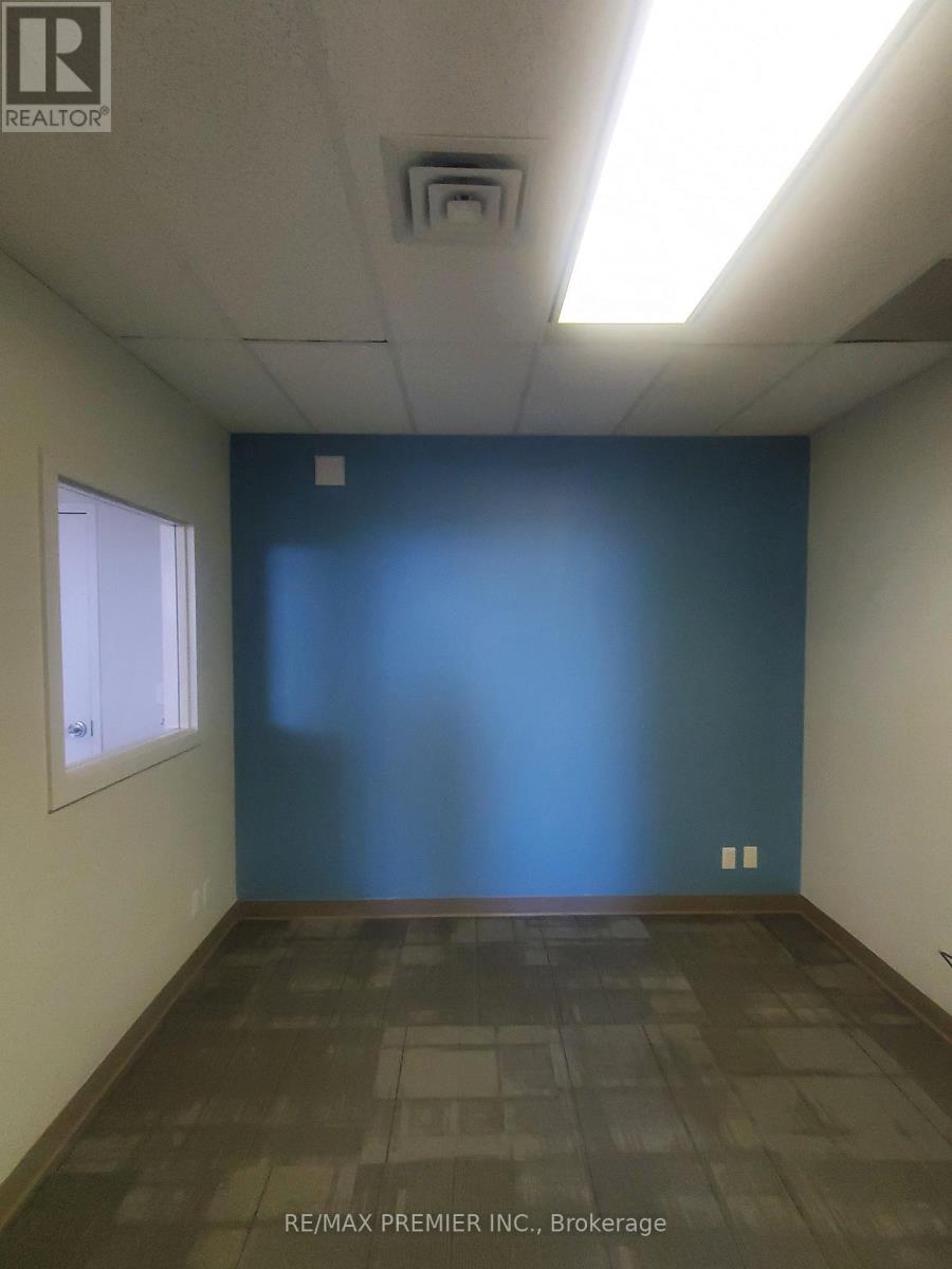 212 - 10909 Yonge Street, Richmond Hill, Ontario  L4C 3E3 - Photo 8 - N12319805