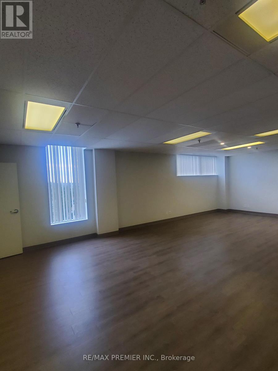 212 - 10909 Yonge Street, Richmond Hill, Ontario  L4C 3E3 - Photo 9 - N12319805