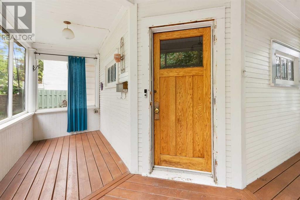Property at 118 2 Street SW image 5