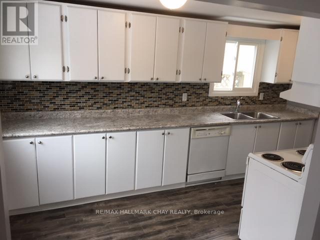 61 Corbett Drive, Barrie, Ontario  L4M 5V6 - Photo 2 - S12319775