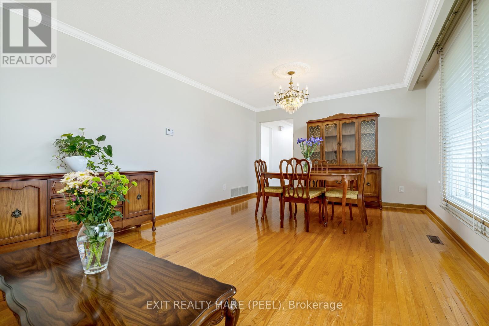 7 Meadowland Gate, Brampton, Ontario  L6W 3N8 - Photo 15 - W12319705