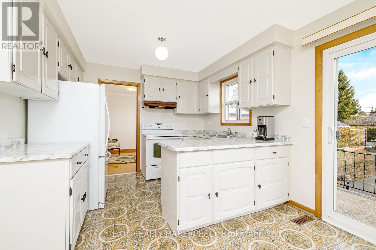 7 Meadowland Gate, Brampton, Ontario  L6W 3N8 - Photo 16 - W12319705