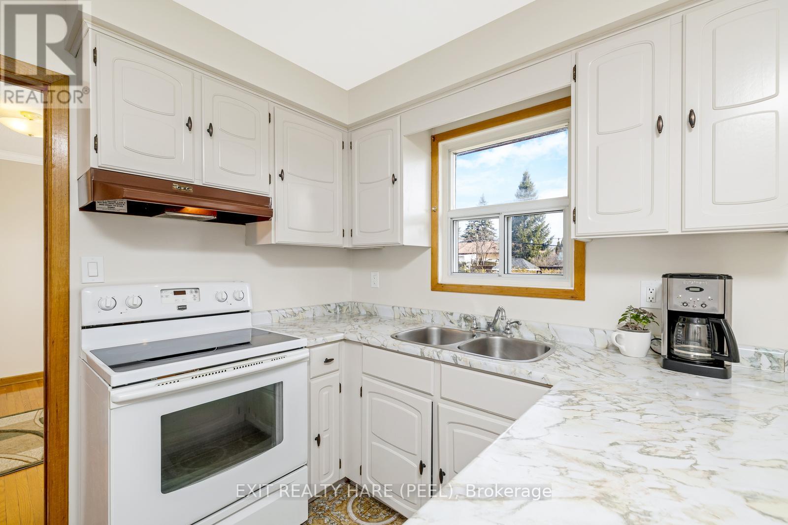 7 Meadowland Gate, Brampton, Ontario  L6W 3N8 - Photo 18 - W12319705