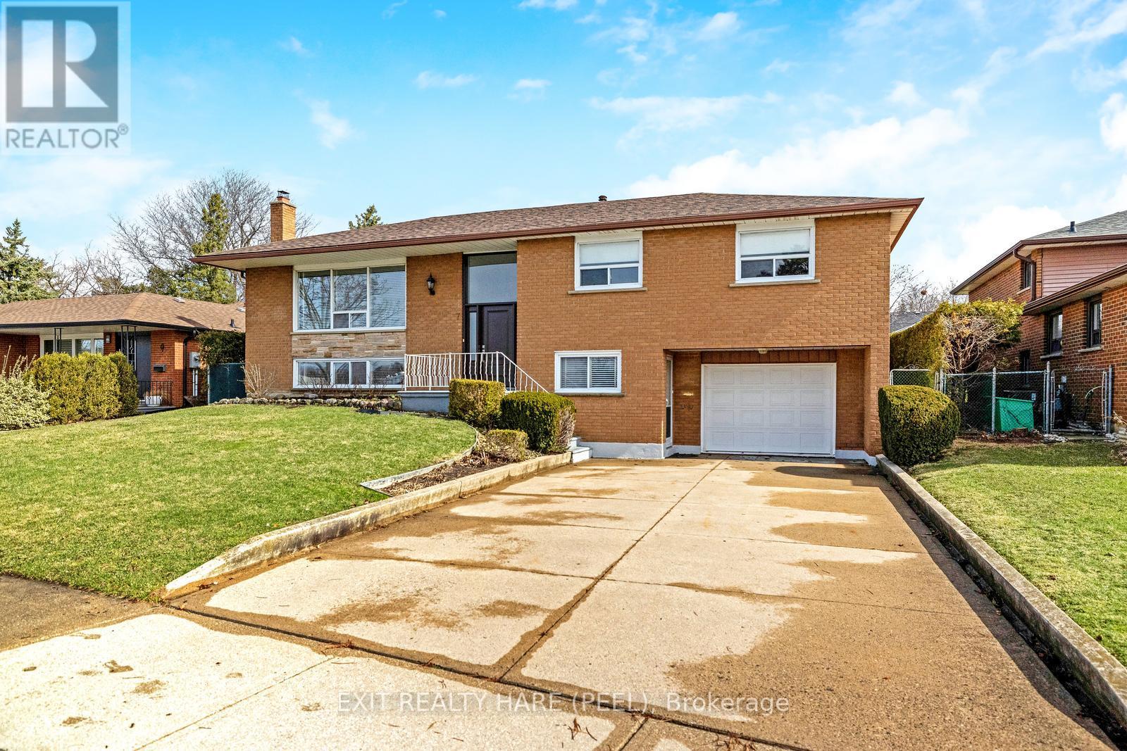 7 Meadowland Gate, Brampton, Ontario  L6W 3N8 - Photo 2 - W12319705