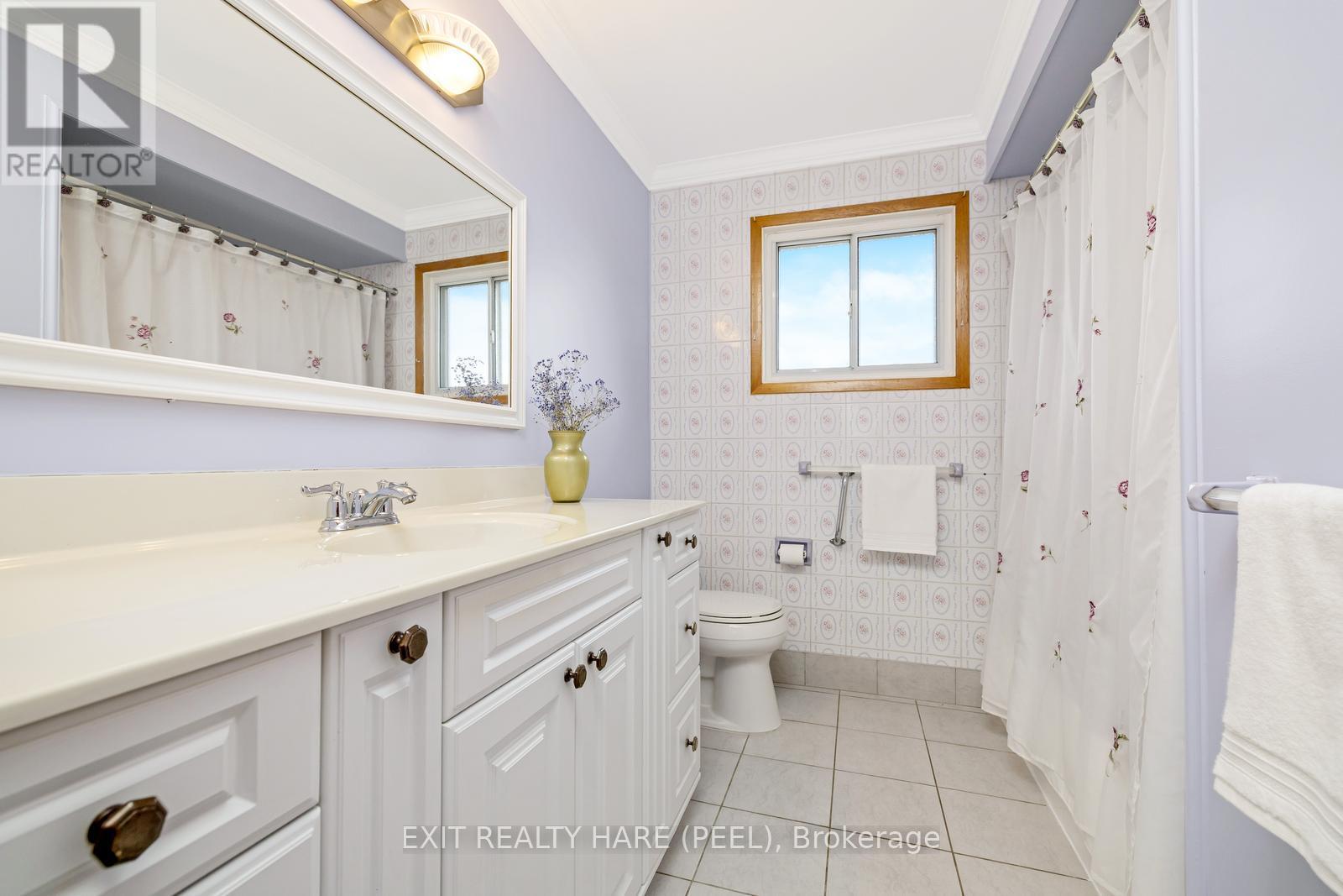 7 Meadowland Gate, Brampton, Ontario  L6W 3N8 - Photo 25 - W12319705