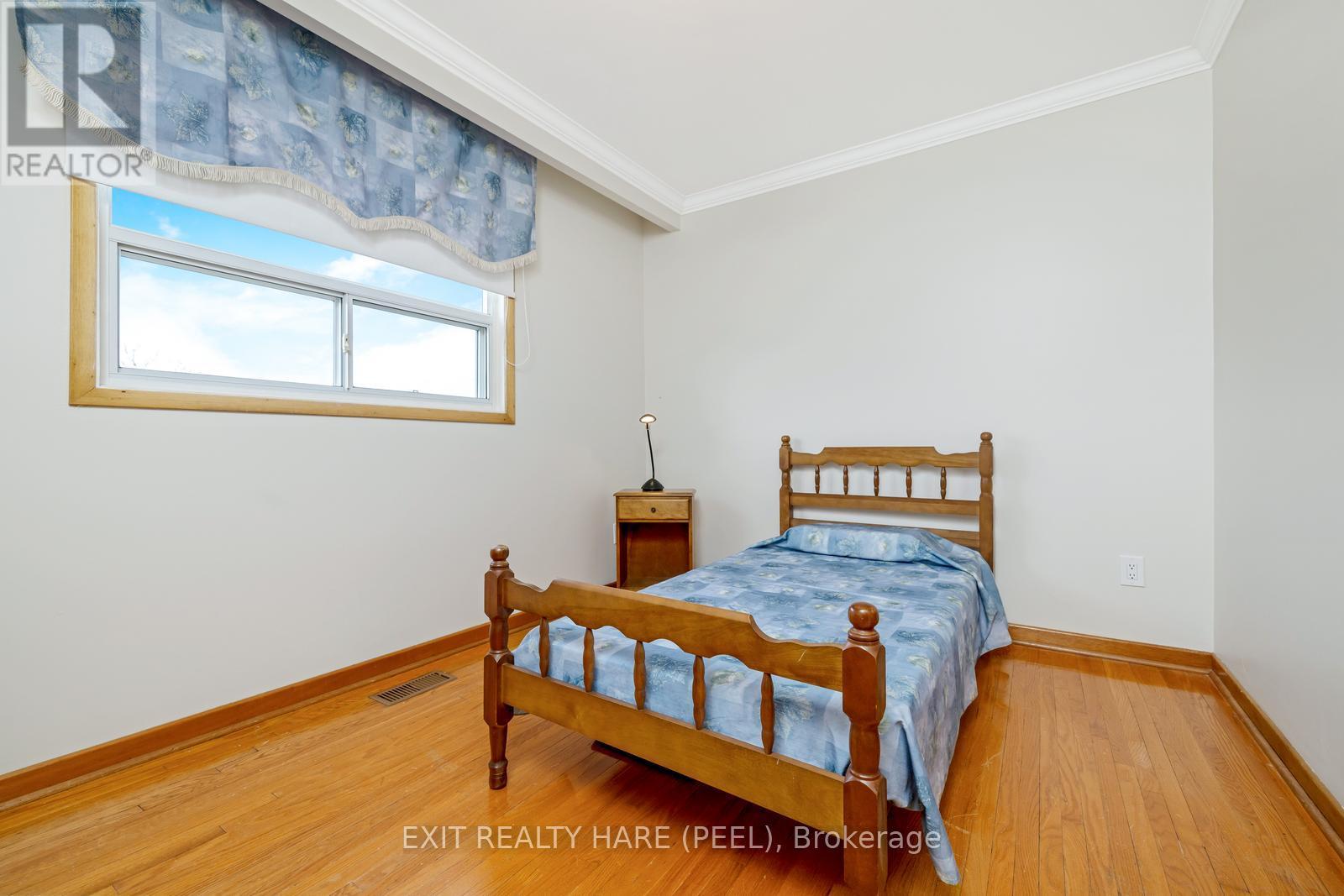 7 Meadowland Gate, Brampton, Ontario  L6W 3N8 - Photo 26 - W12319705