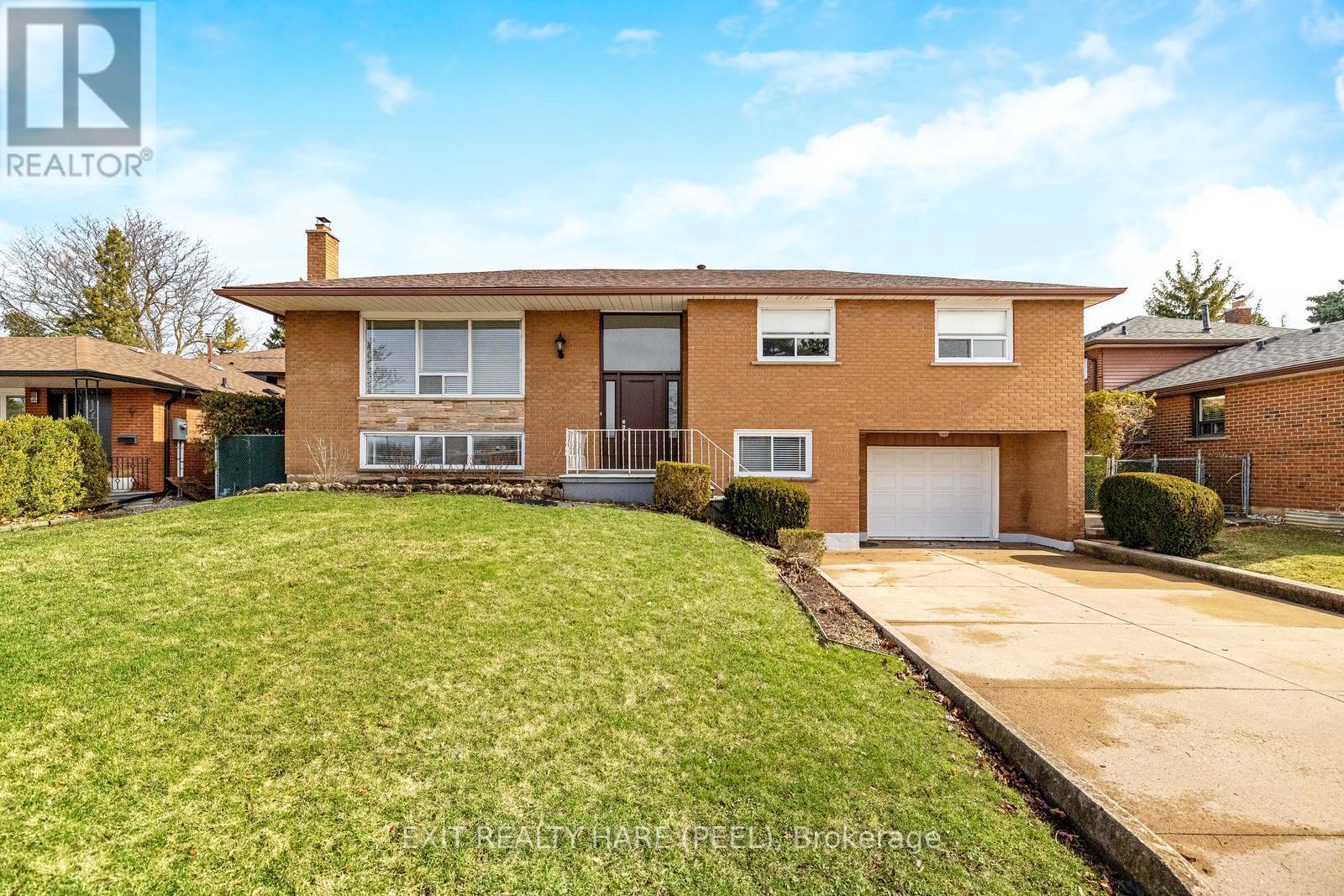 7 Meadowland Gate, Brampton, Ontario  L6W 3N8 - Photo 3 - W12319705