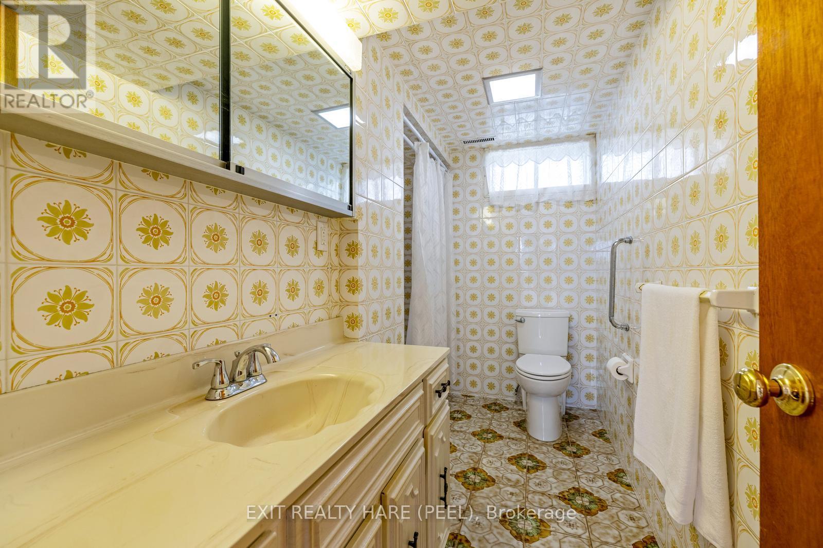 7 Meadowland Gate, Brampton, Ontario  L6W 3N8 - Photo 42 - W12319705