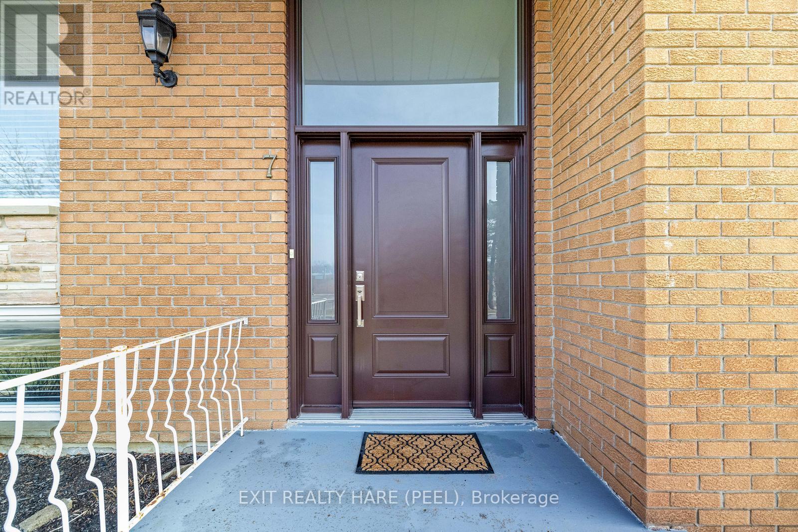 7 Meadowland Gate, Brampton, Ontario  L6W 3N8 - Photo 8 - W12319705