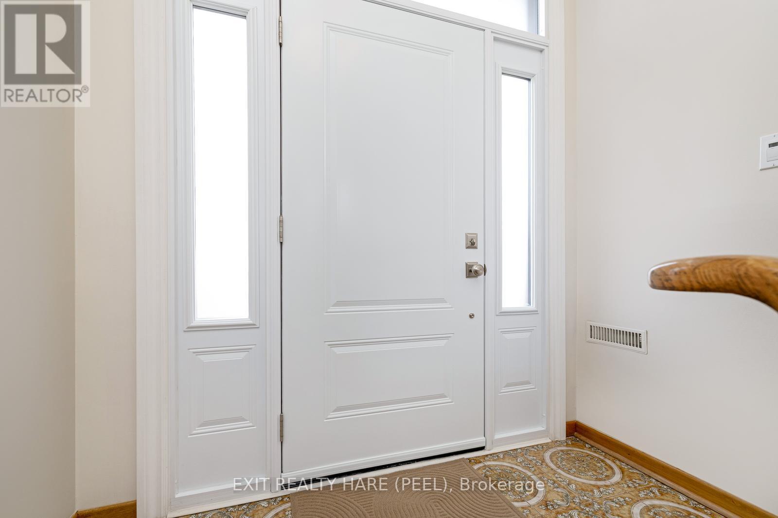 7 Meadowland Gate, Brampton, Ontario  L6W 3N8 - Photo 9 - W12319705