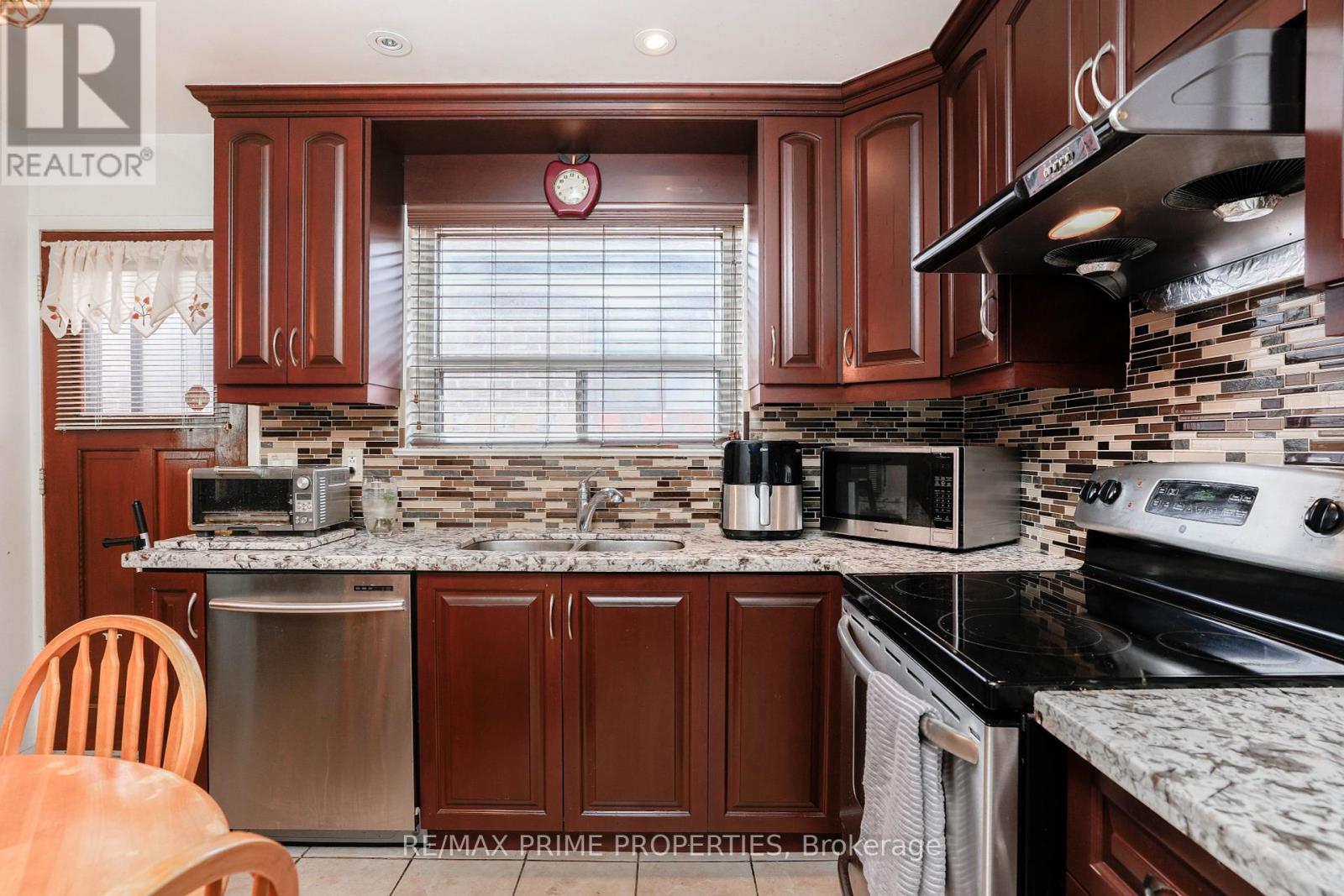 81 Silverstone Drive, Toronto, Ontario  M9V 3G4 - Photo 18 - W12319800
