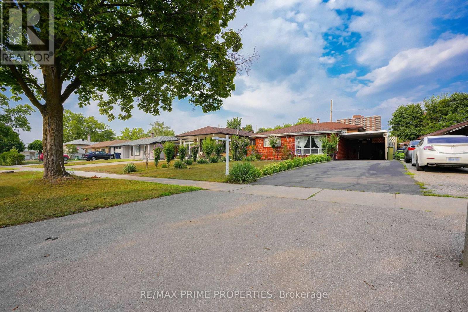 81 Silverstone Drive, Toronto, Ontario  M9V 3G4 - Photo 3 - W12319800