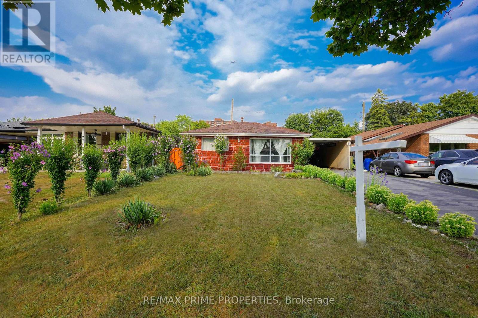 81 Silverstone Drive, Toronto, Ontario  M9V 3G4 - Photo 4 - W12319800