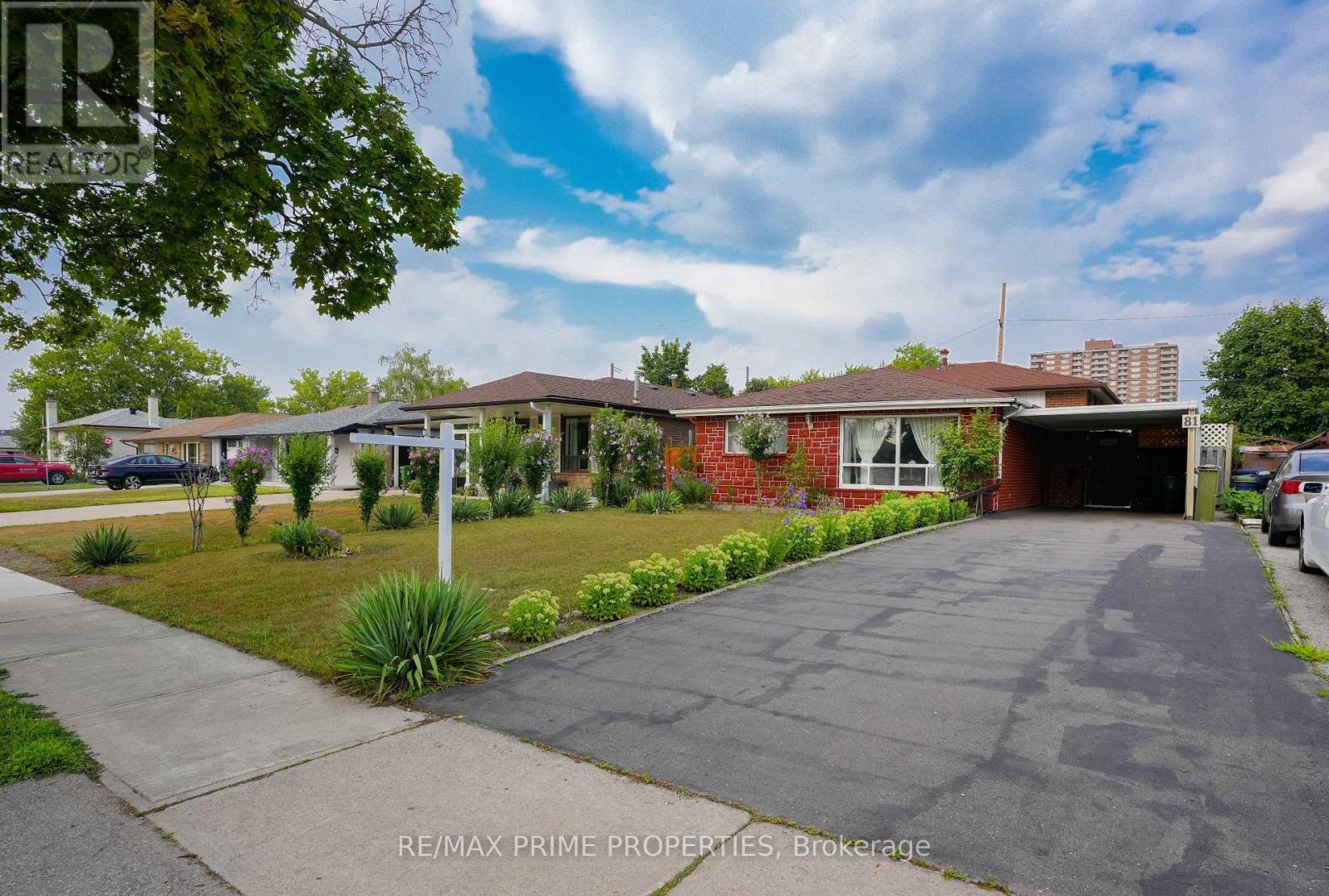 81 Silverstone Drive, Toronto, Ontario  M9V 3G4 - Photo 5 - W12319800