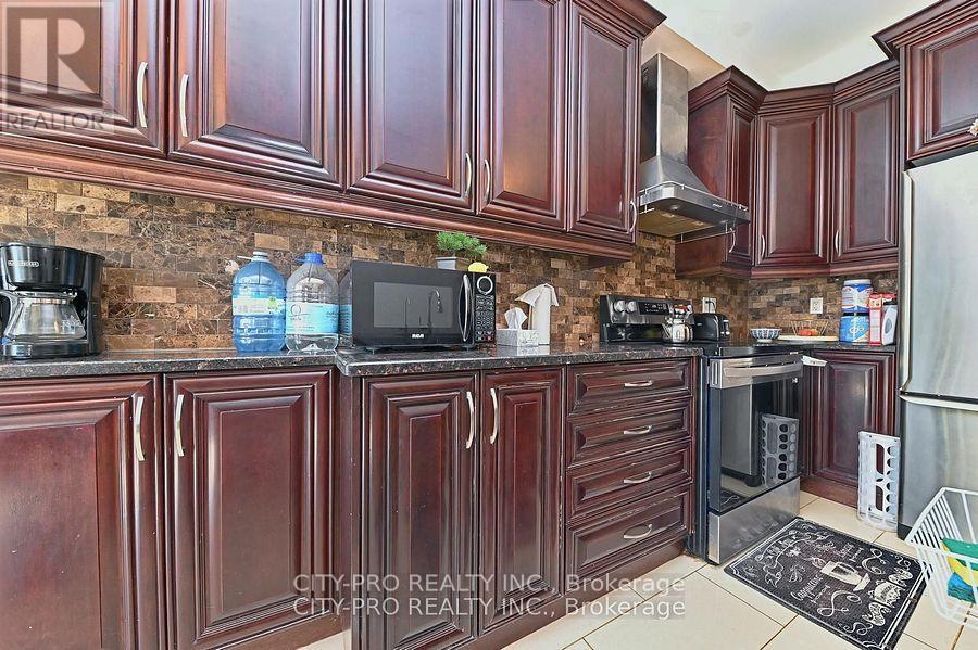 7302 Rosehurst Drive, Mississauga, Ontario  L5N 8H1 - Photo 11 - W12319834