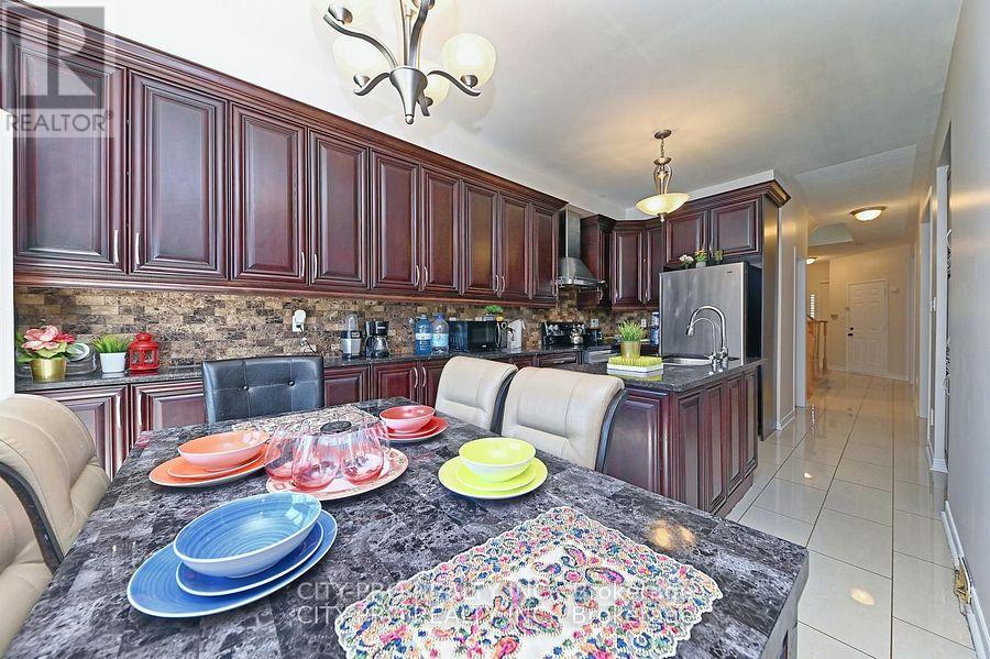7302 Rosehurst Drive, Mississauga, Ontario  L5N 8H1 - Photo 15 - W12319834