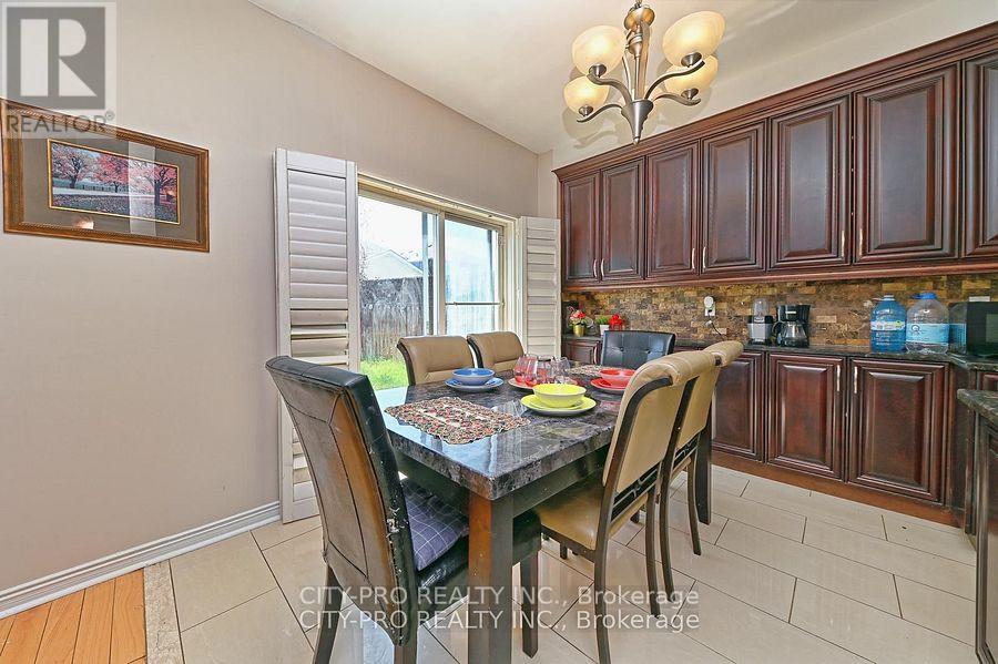 7302 Rosehurst Drive, Mississauga, Ontario  L5N 8H1 - Photo 16 - W12319834