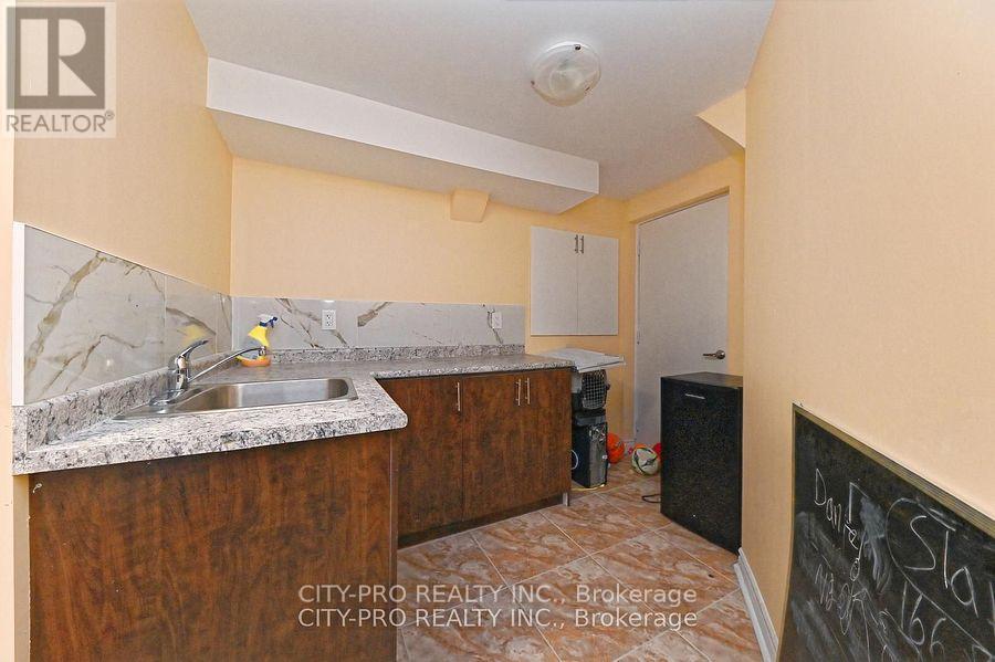 7302 Rosehurst Drive, Mississauga, Ontario  L5N 8H1 - Photo 35 - W12319834