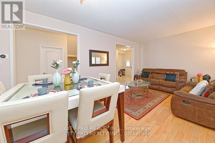 7302 Rosehurst Drive, Mississauga, Ontario  L5N 8H1 - Photo 6 - W12319834
