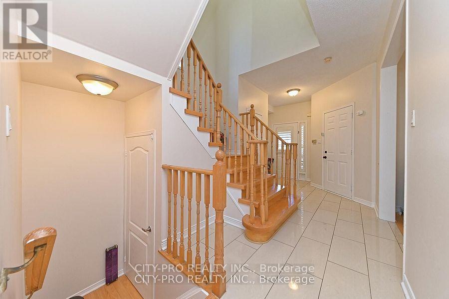7302 Rosehurst Drive, Mississauga, Ontario  L5N 8H1 - Photo 9 - W12319834