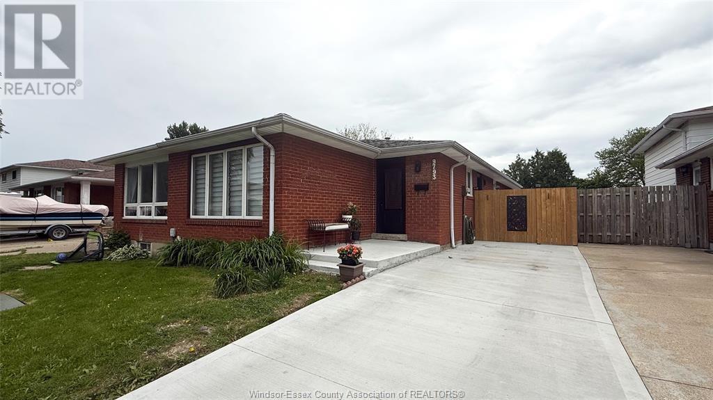 Property at 9793 LYNNGROVE image 2