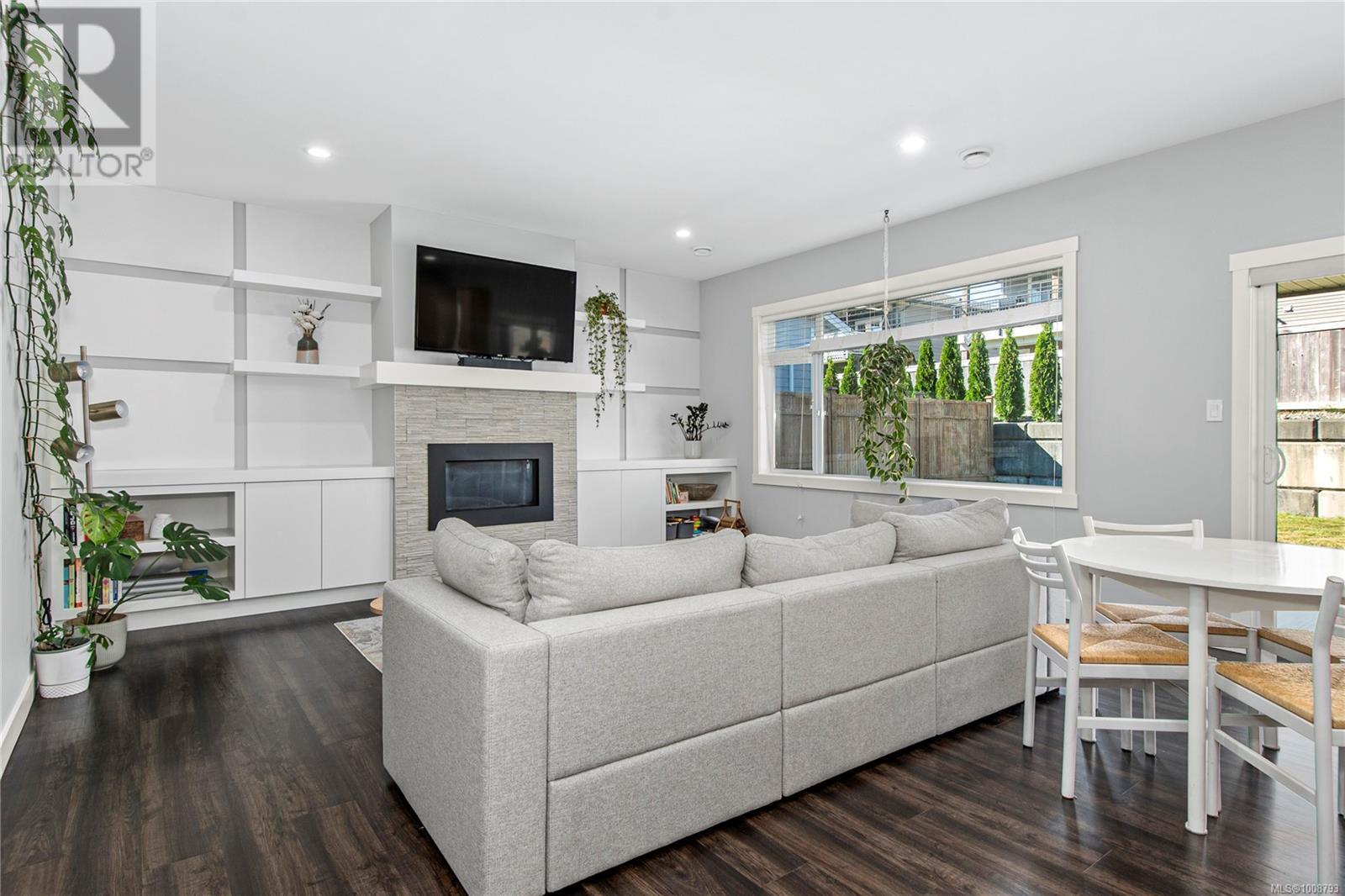 Property at 2 1580 Glen Eagle Dr image 1