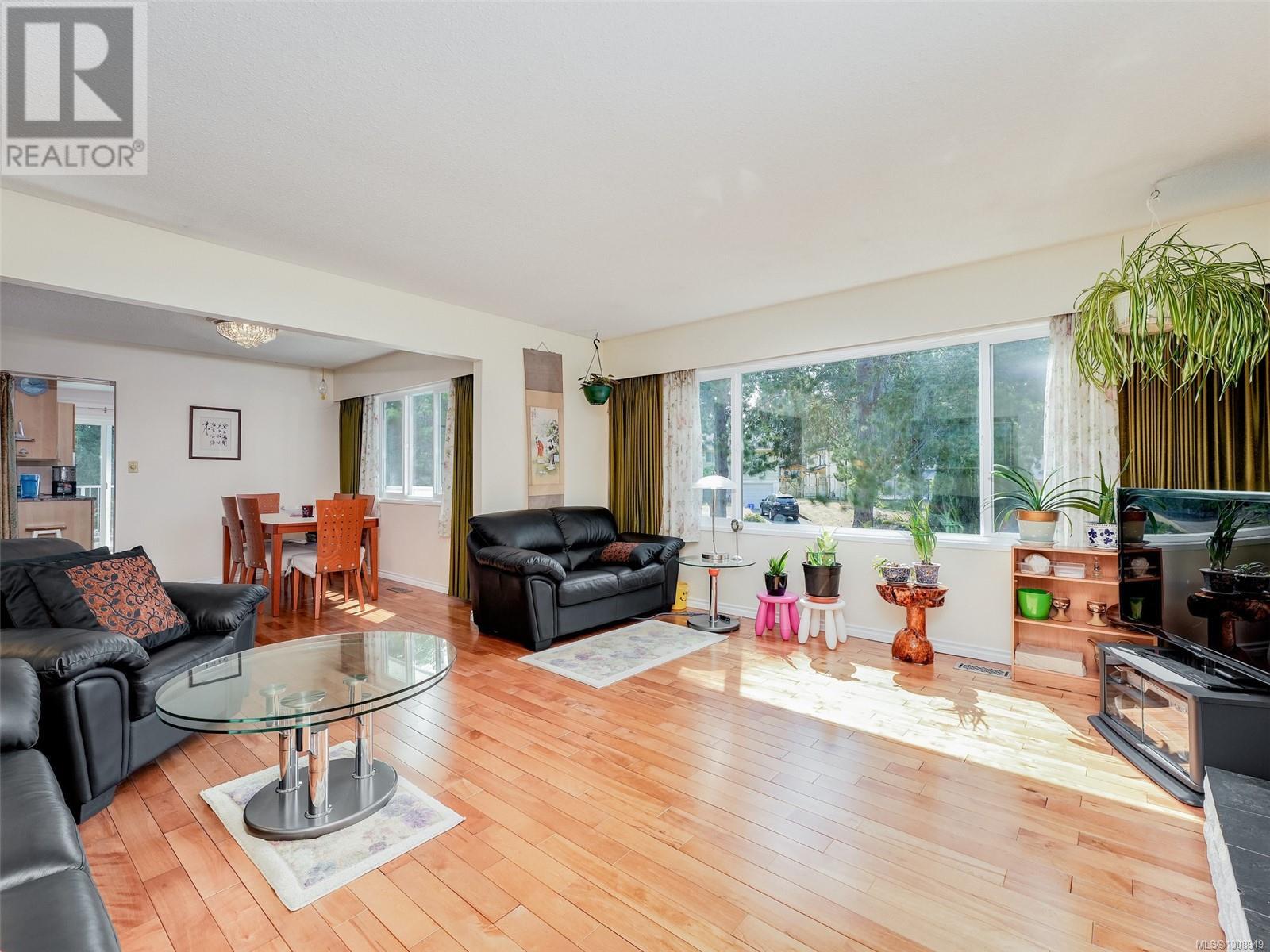 Property at 1629 Longacre Dr image 3