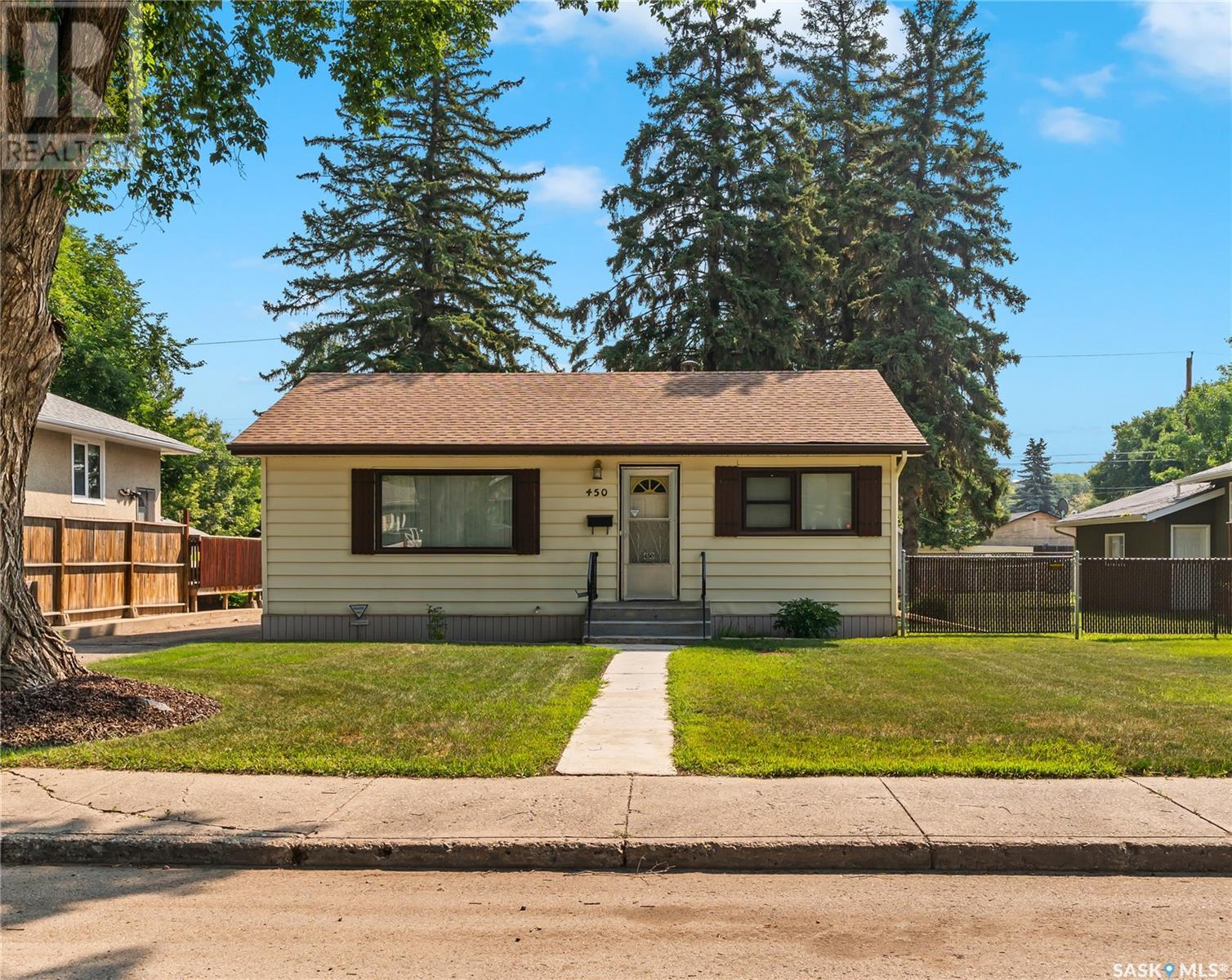 450 V AVENUE S, saskatoon, Saskatchewan