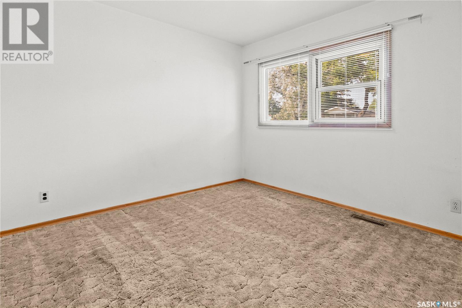 450 V Avenue S, Saskatoon, Saskatchewan  S7M 3E7 - Photo 8 - SK014375