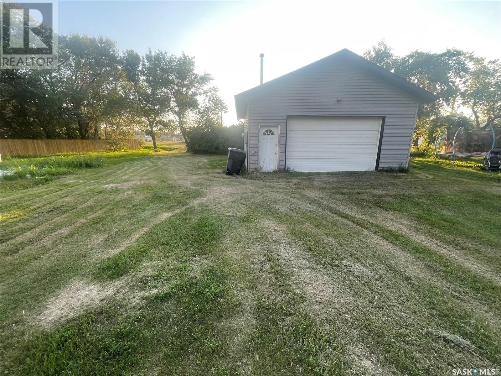 3001 2nd Avenue E, Waldheim, Saskatchewan  S0K 4R0 - Photo 2 - SK014327