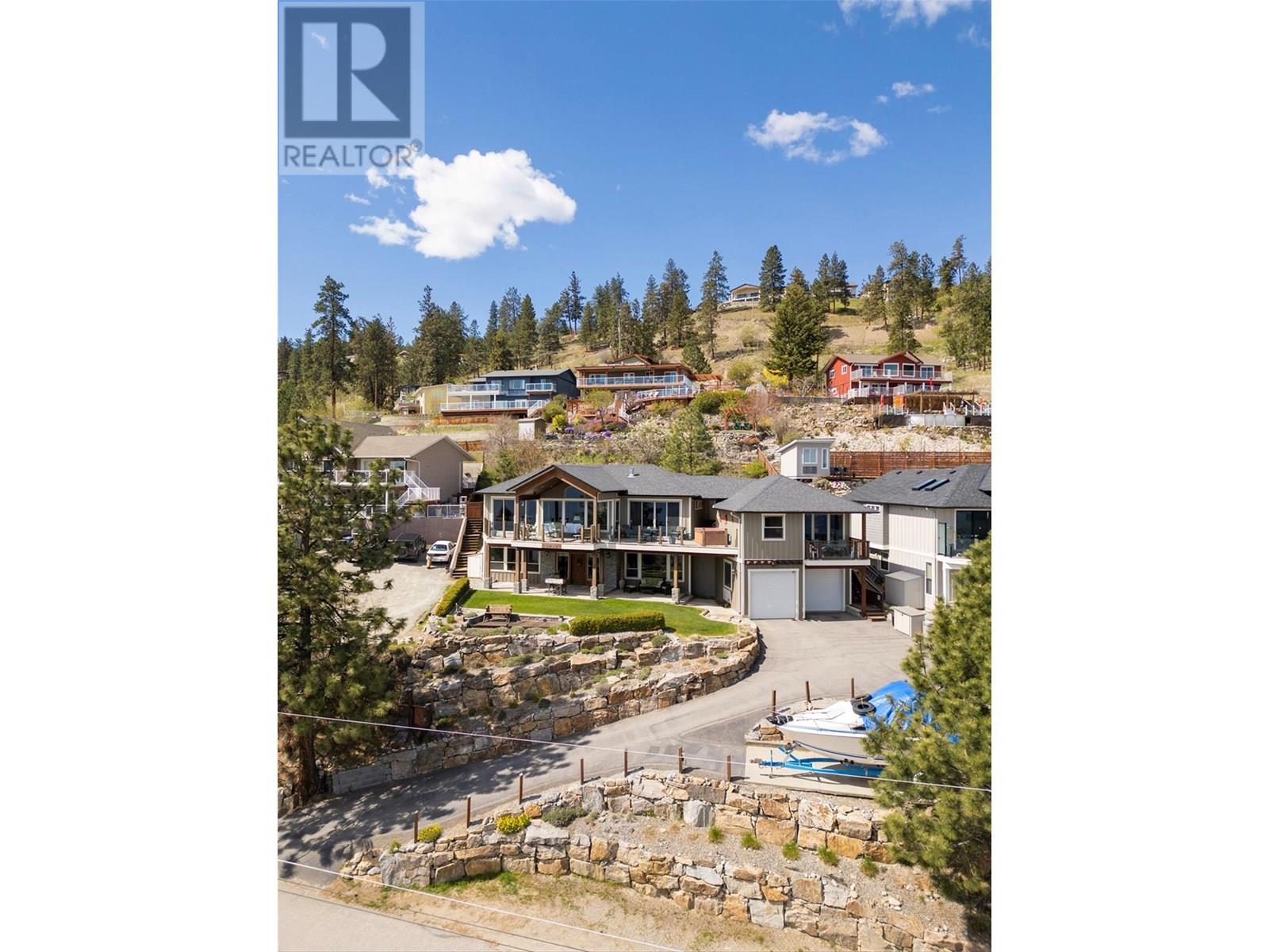 5824 Columbia Avenue Peachland Photo 3 5824 Columbia Avenue Peachland Photo 3