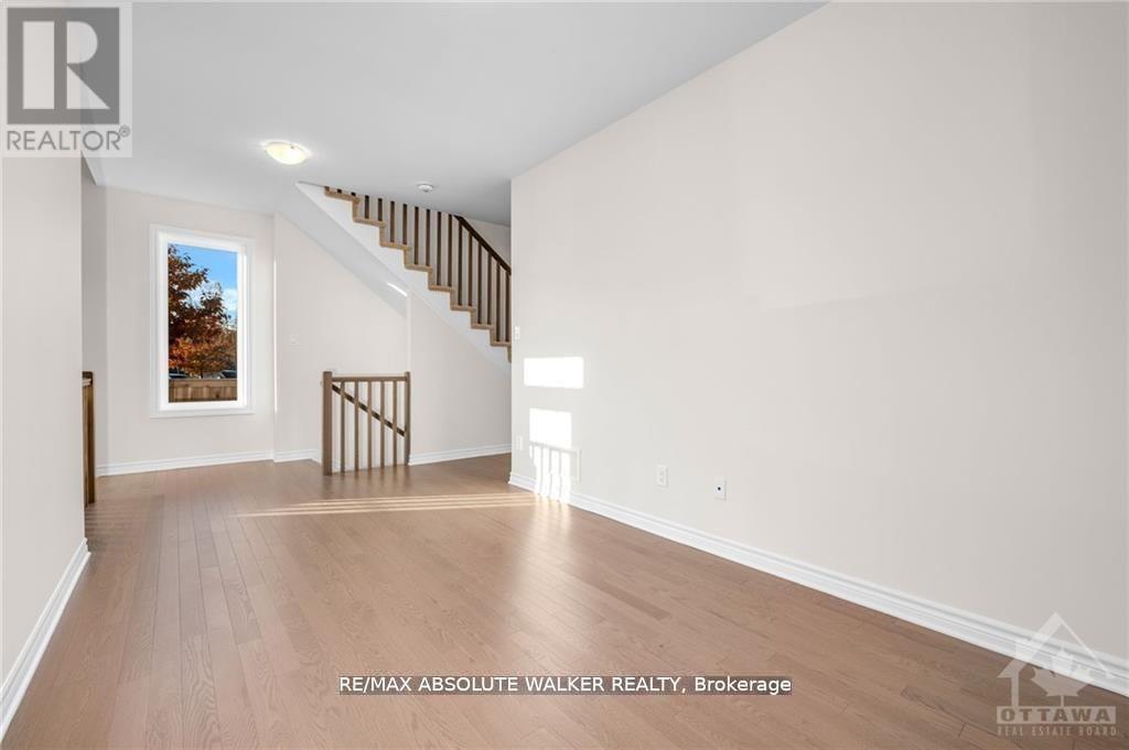 702 Du Rivage Street, Clarence-Rockland, Ontario  K4K 0K1 - Photo 4 - X12320030