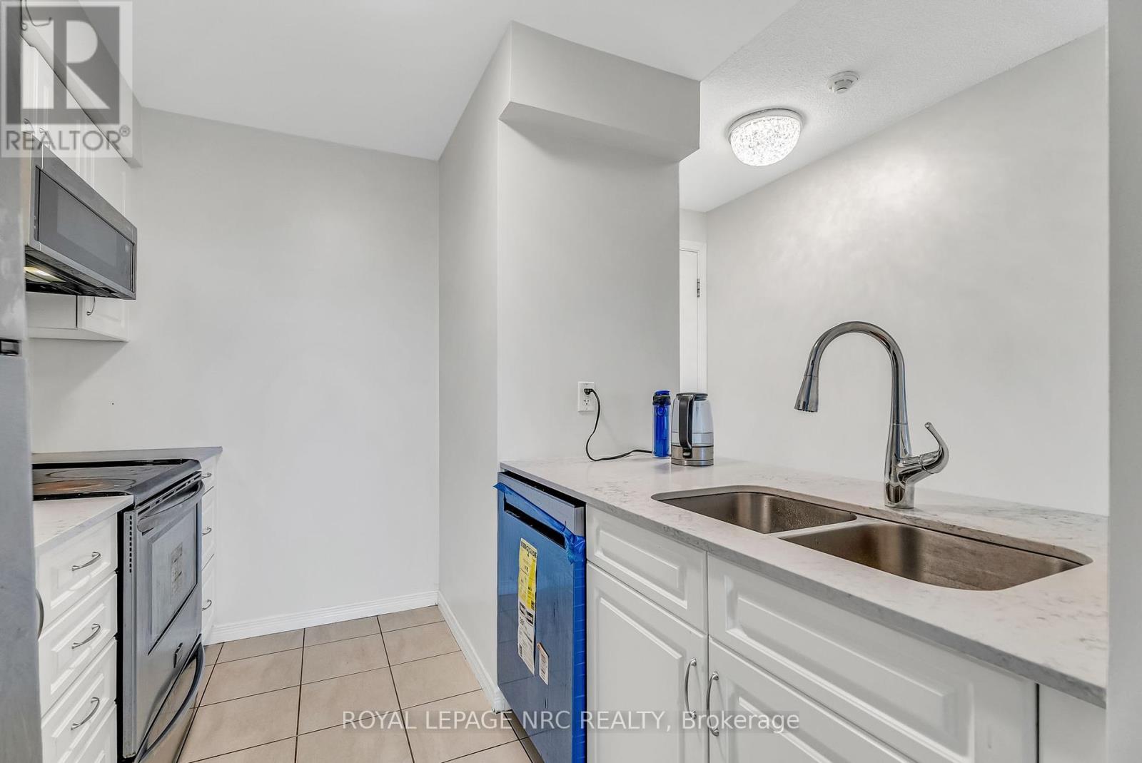 933 - 60 Heintzman Street, Toronto, Ontario  M6P 5A1 - Photo 13 - W12319973